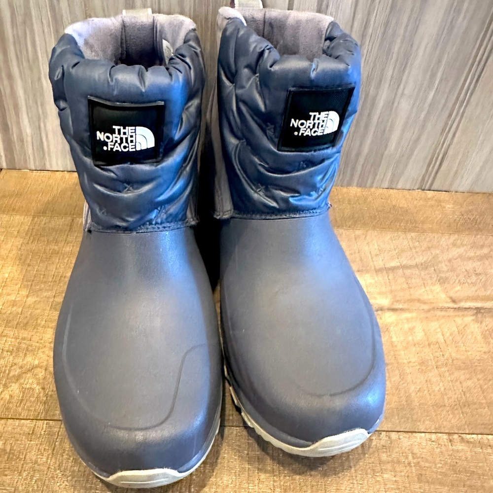 The North Face. 200 gram winter boot. Women’s size 9.5